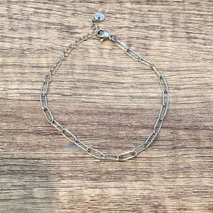 Silver stainless steel paperclip link bracelet.